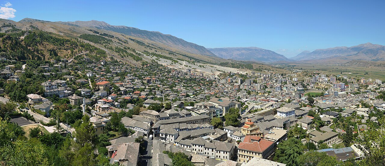 Os telhados de pedra de Gjirokastër, a cidade de pedra albanesa