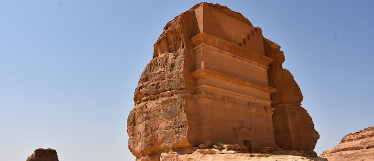 O túmulo monumental Qasr al-Farid, em Hegra, AlUla, na Arábia Saudita