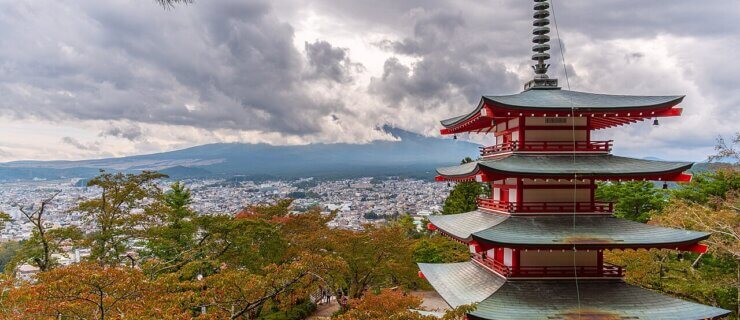 O Monte Fuji visto a partir do pagode Chureito, no Japão