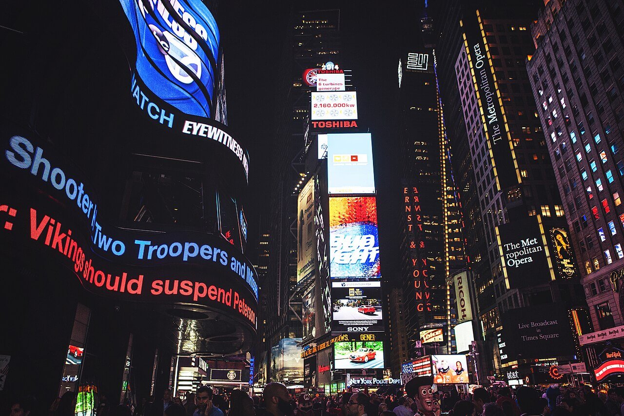 Painéis luminosos de Times Square, em Nova Iorque