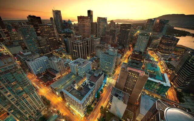 A skyline de Vancouver, no Canadá, ao pôr do sol